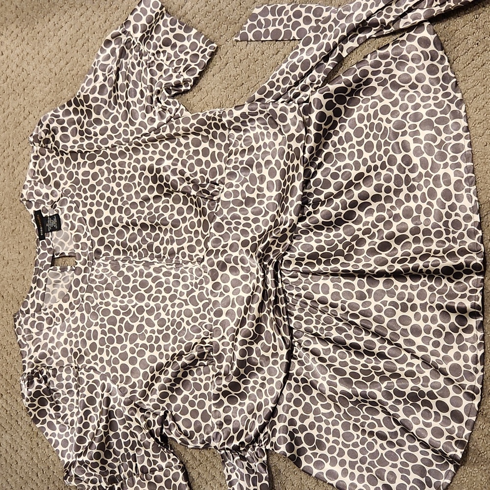 NEW BCBG Blouse. XL. Stunning ANIMAL SPOTS